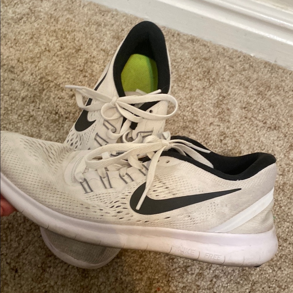 Nike White and Black Free Rn